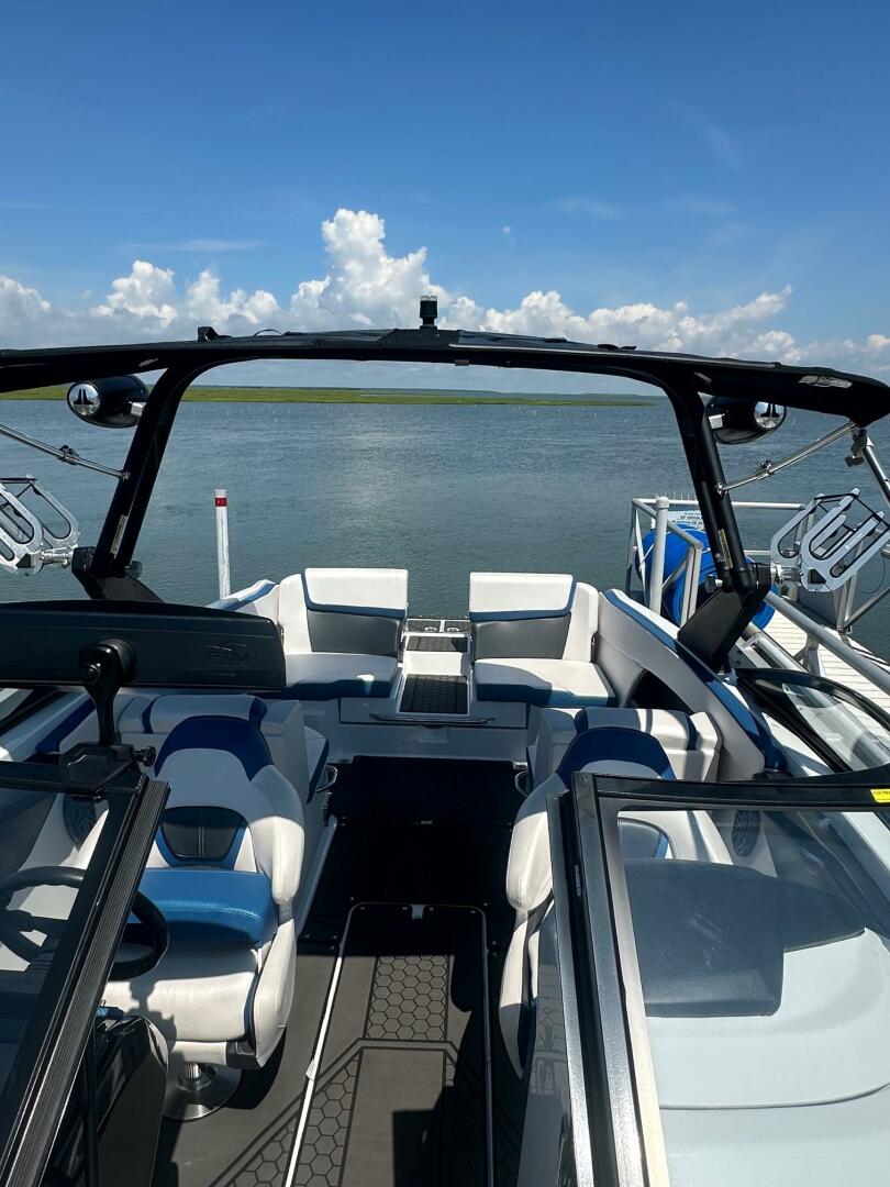 Slide: The Image of Scarab 255 Wake ID 2022 - 5487299