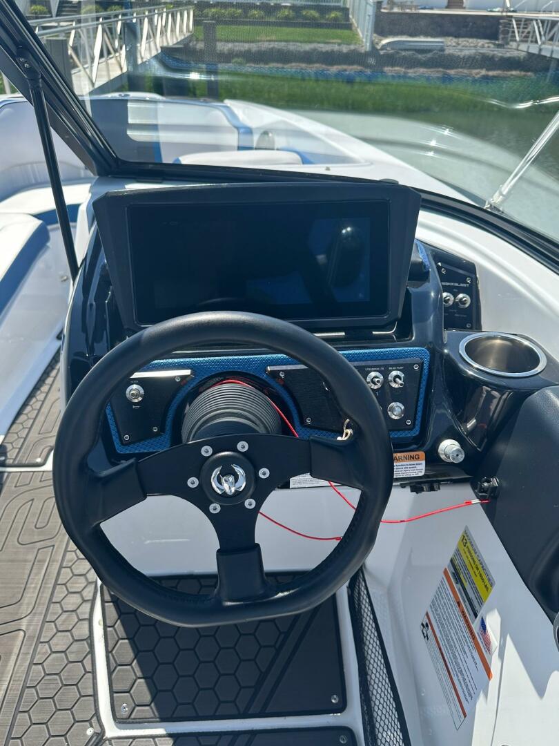 Slide: The Image of Scarab 255 Wake ID 2022 - 5487303