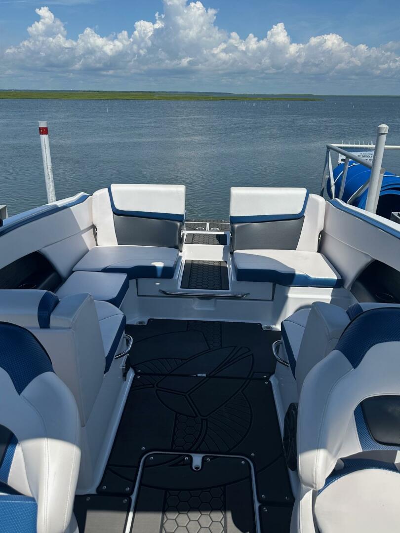 Slide: The Image of Scarab 255 Wake ID 2022 - 5487305