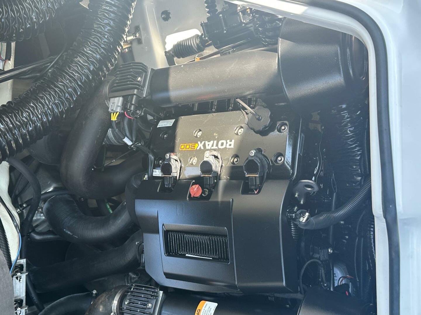 Slide: The Image of Scarab 255 Wake ID 2022 - 5487307