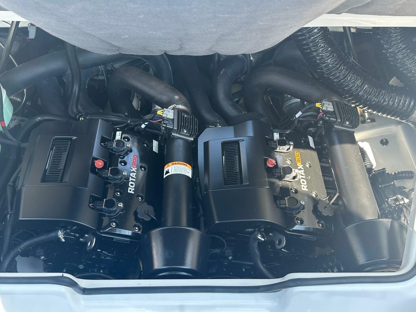 Slide: The Image of Scarab 255 Wake ID 2022 - 5487308