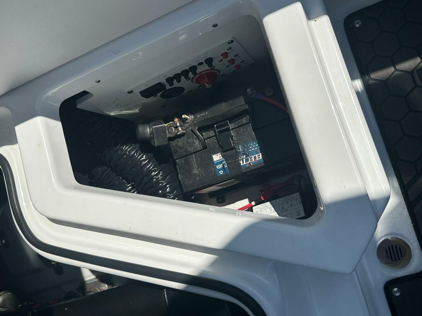 Slide: The Image of Scarab 255 Wake ID 2022 - 5487309