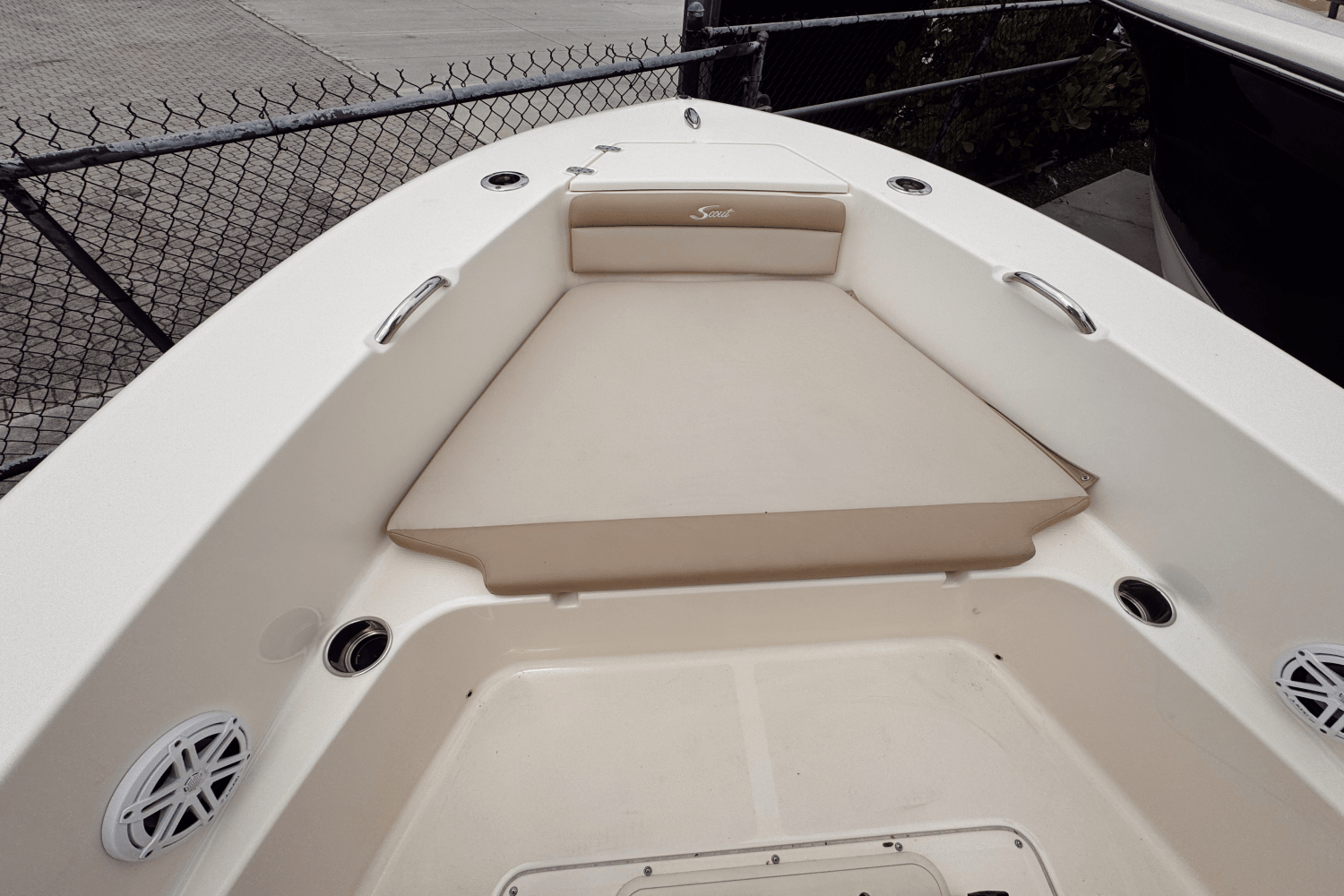 Slide: The Image of Scout 195 Sportfish 2024 - 11