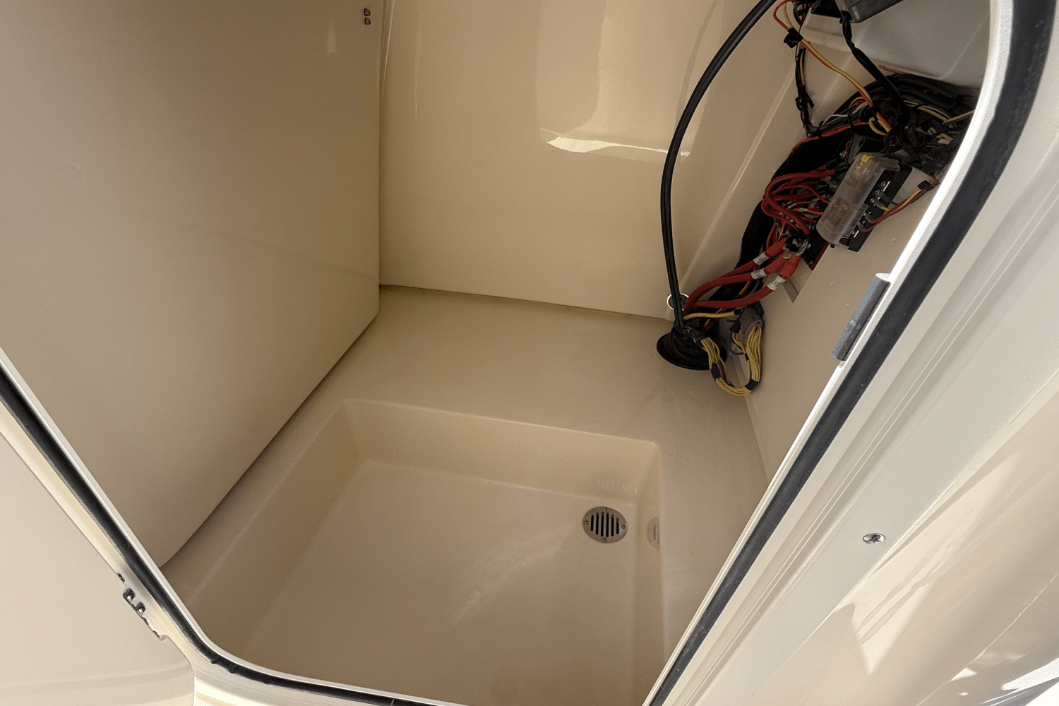 Slide: The Image of Scout 195 Sportfish 2025 - 12