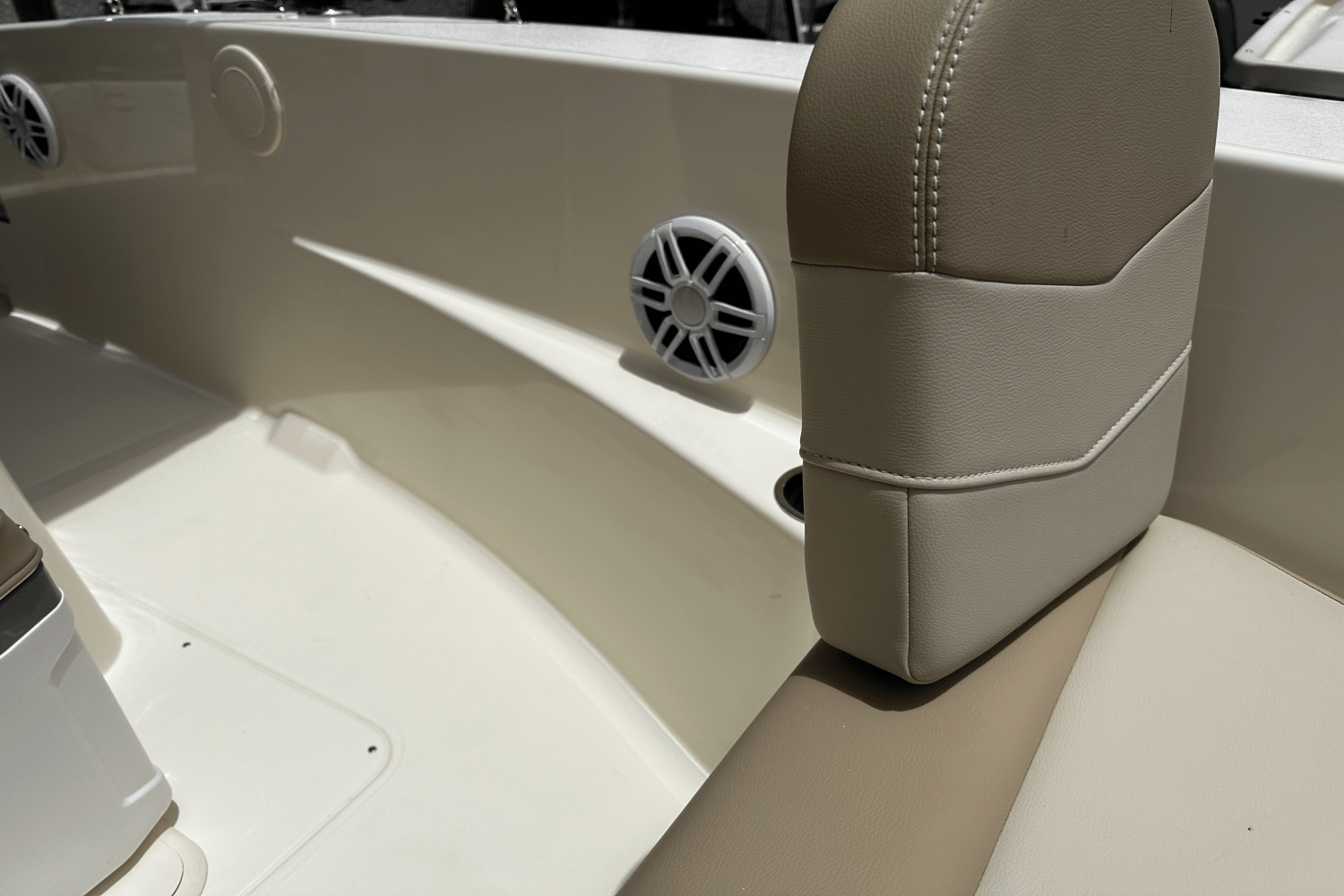 Slide: The Image of Scout 195 Sportfish 2025 - 14