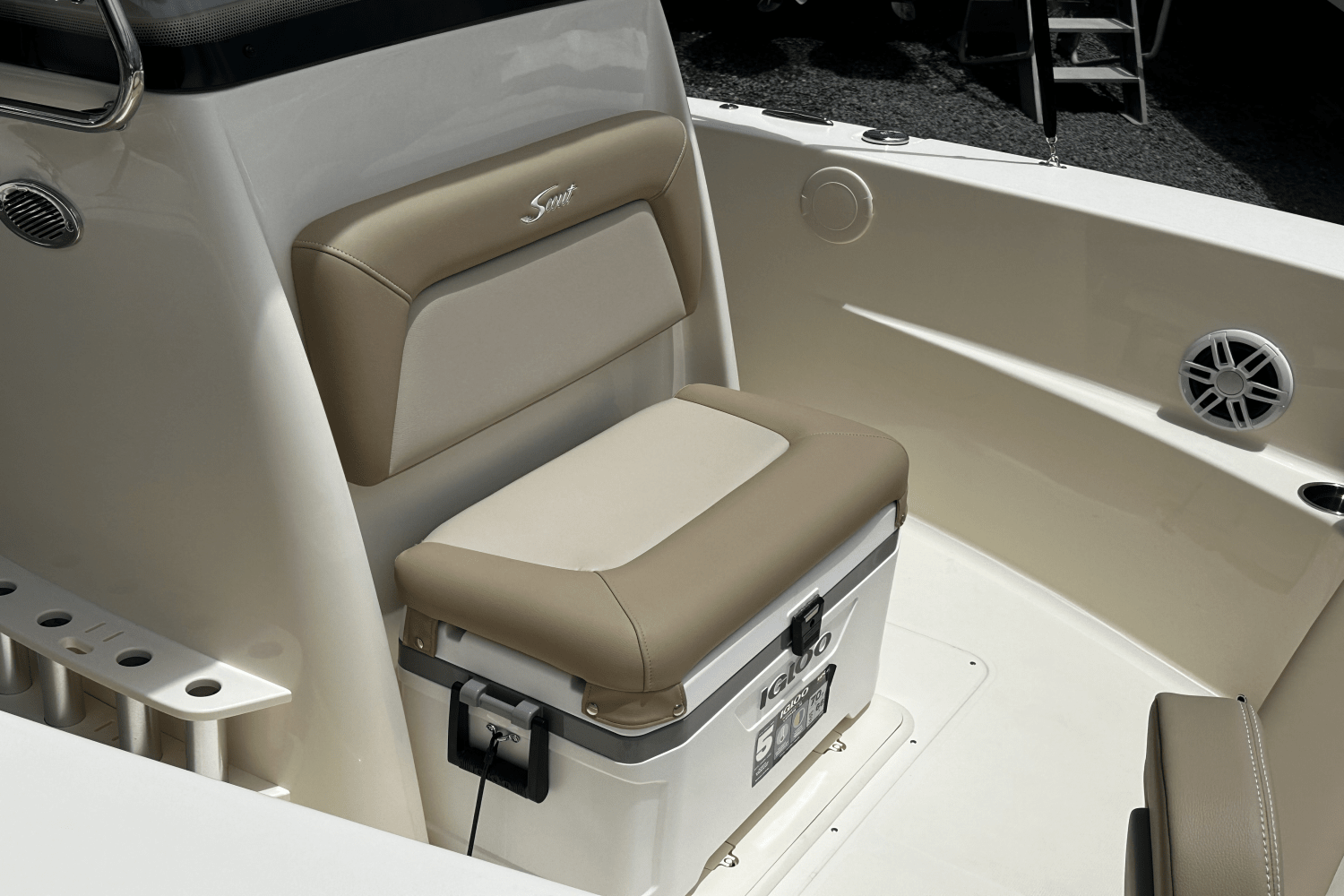 Slide: The Image of Scout 195 Sportfish 2025 - 16