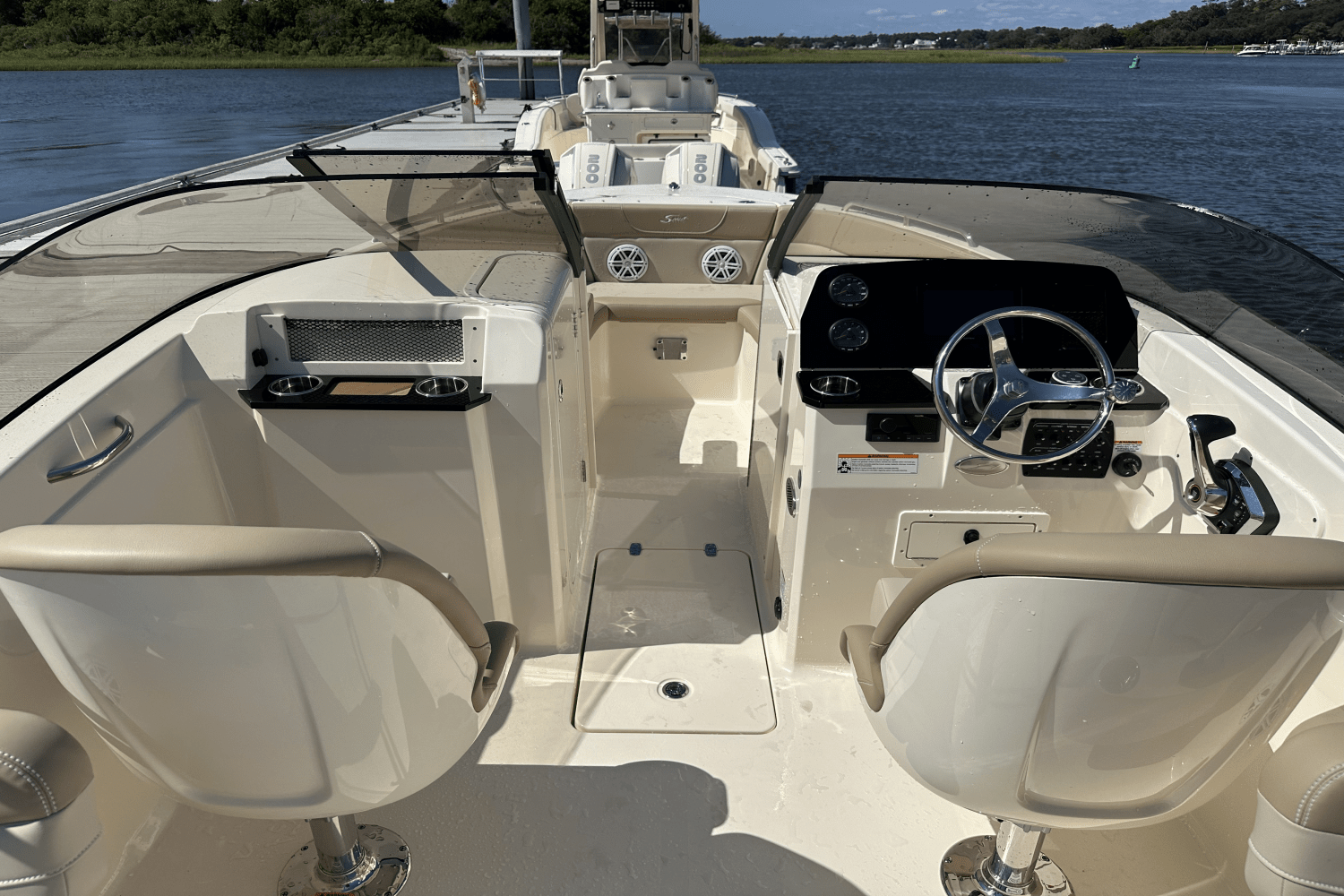 Slide: The Image of Scout 215 Dorado 2025 - 15