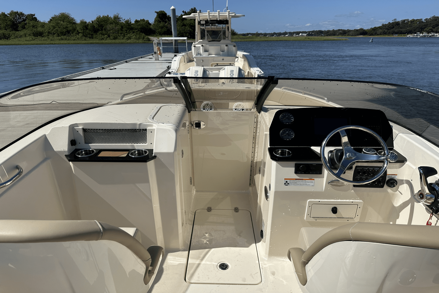 Slide: The Image of Scout 215 Dorado 2025 - 17