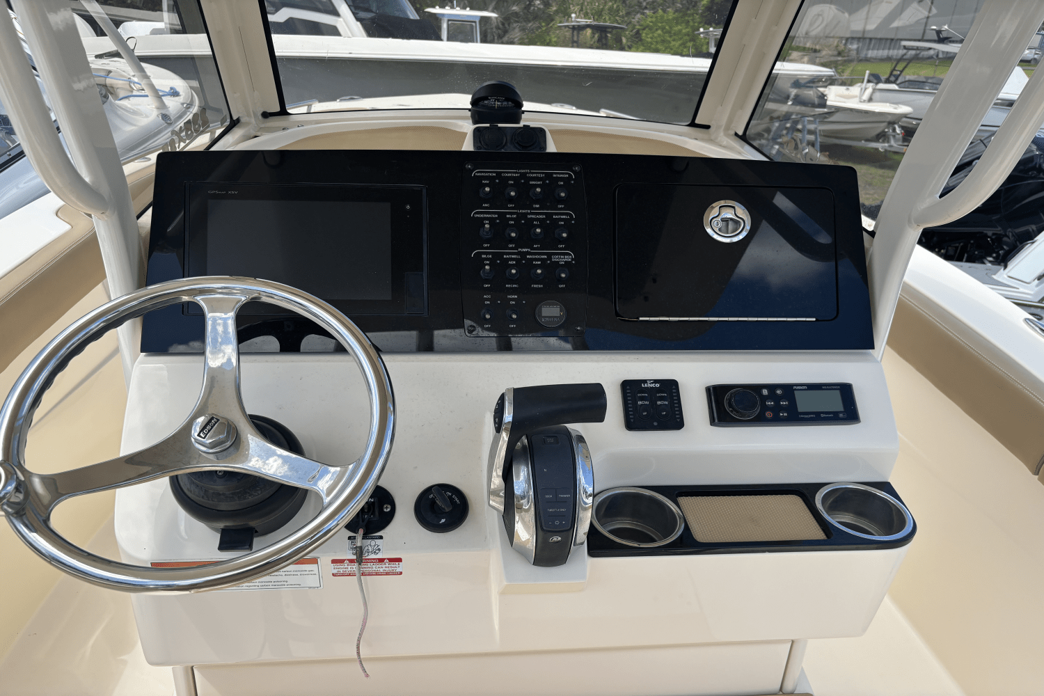 Slide: The Image of Scout 235 XSF 2019 - 11