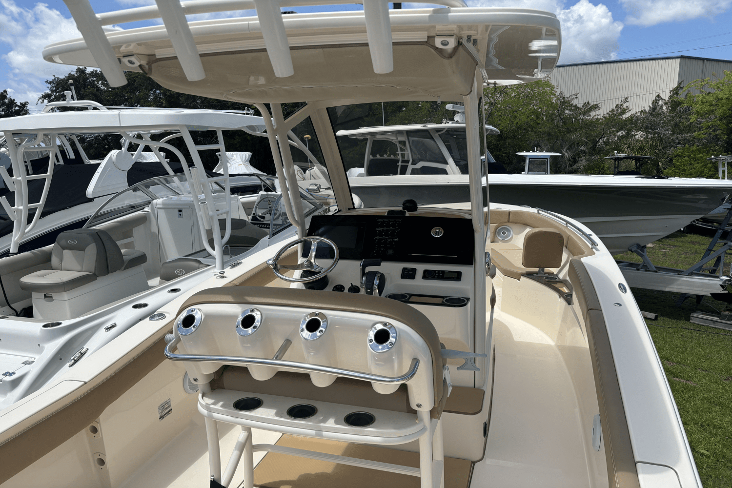 Slide: The Image of Scout 235 XSF 2019 - 7