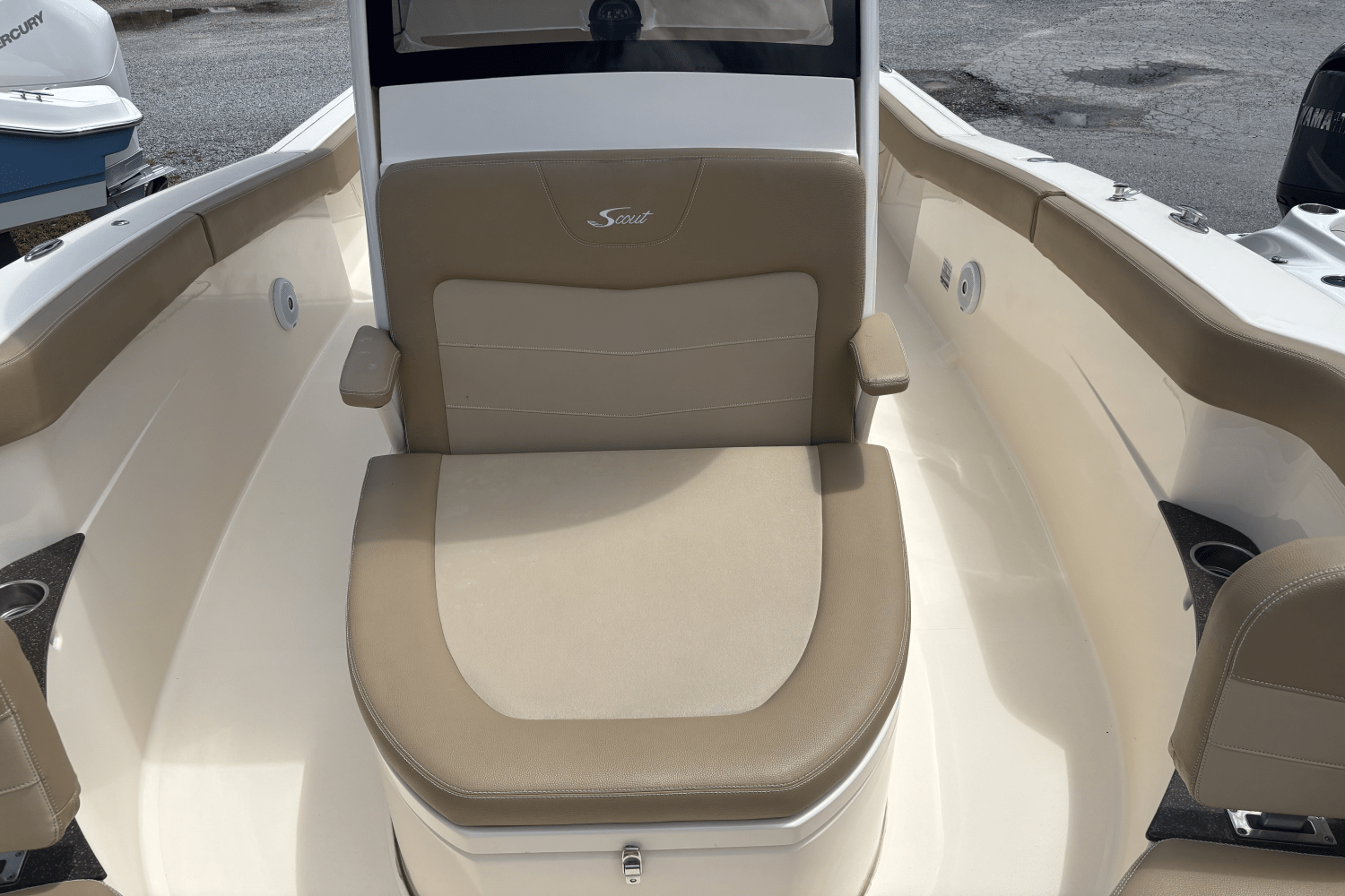 Slide: The Image of Scout 235 XSF 2019 - 9