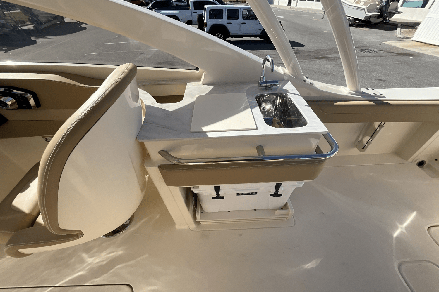 Slide: The Image of Scout 240 Dorado 2024 - 11