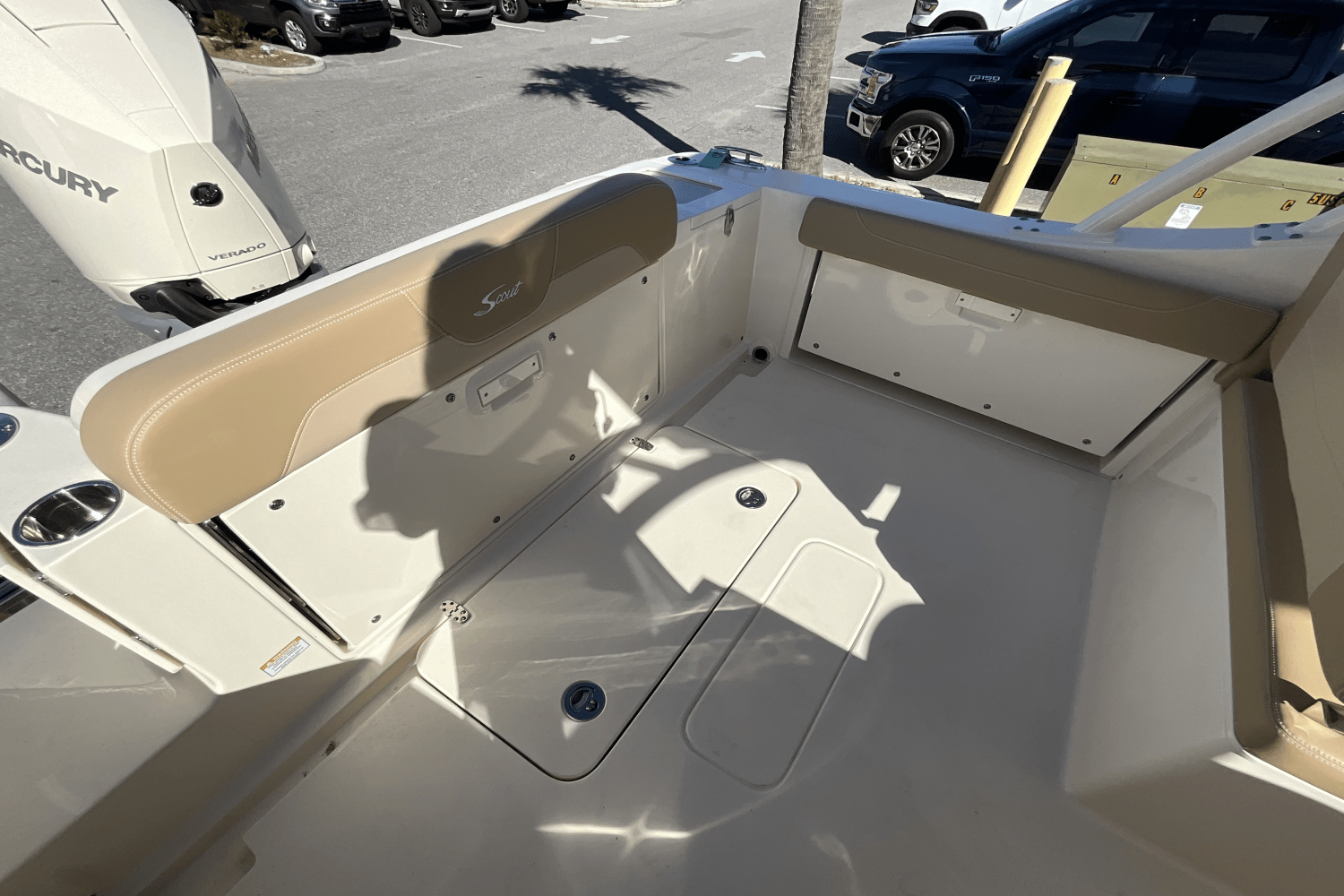 Slide: The Image of Scout 240 Dorado 2024 - 12