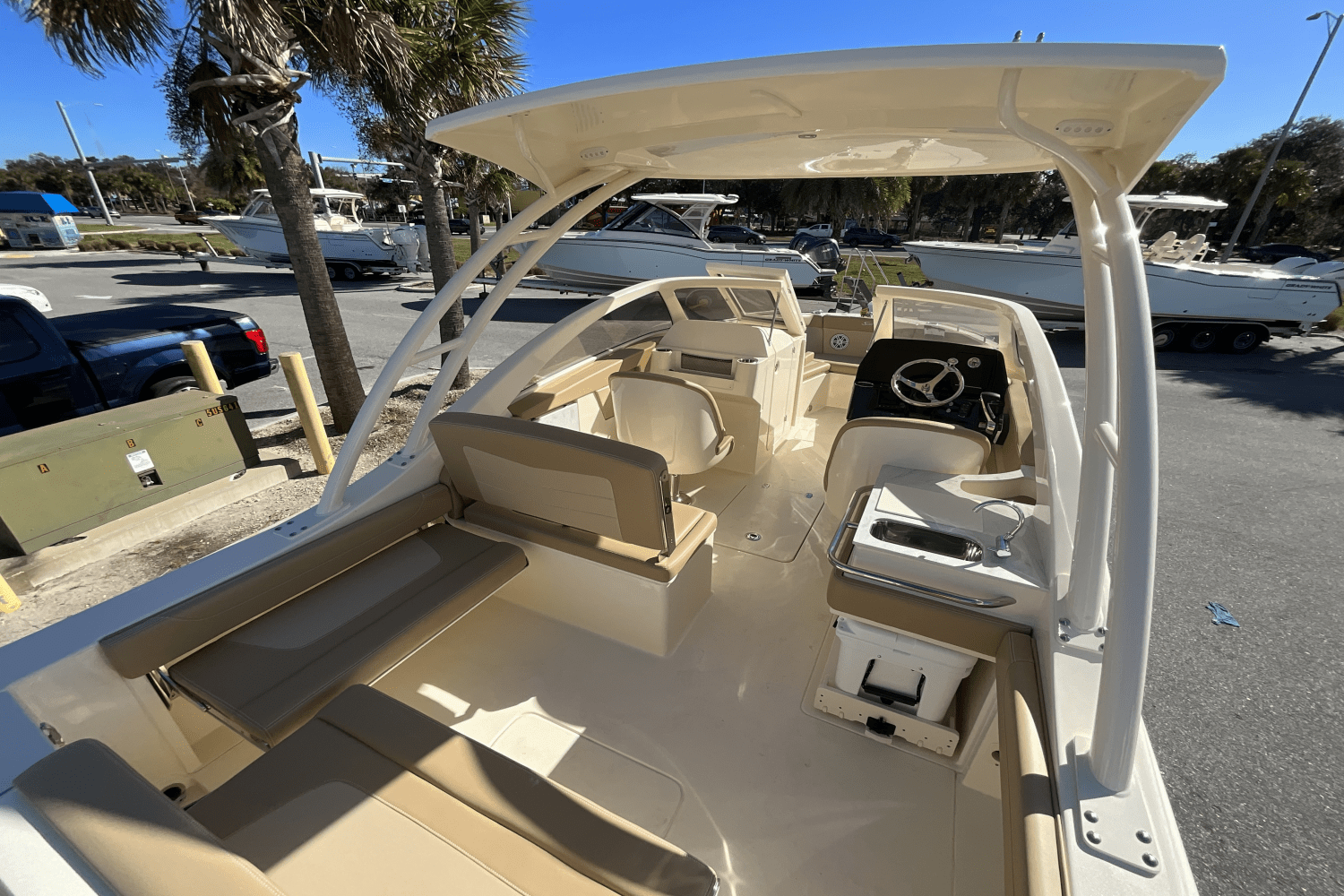 Slide: The Image of Scout 240 Dorado 2024 - 14