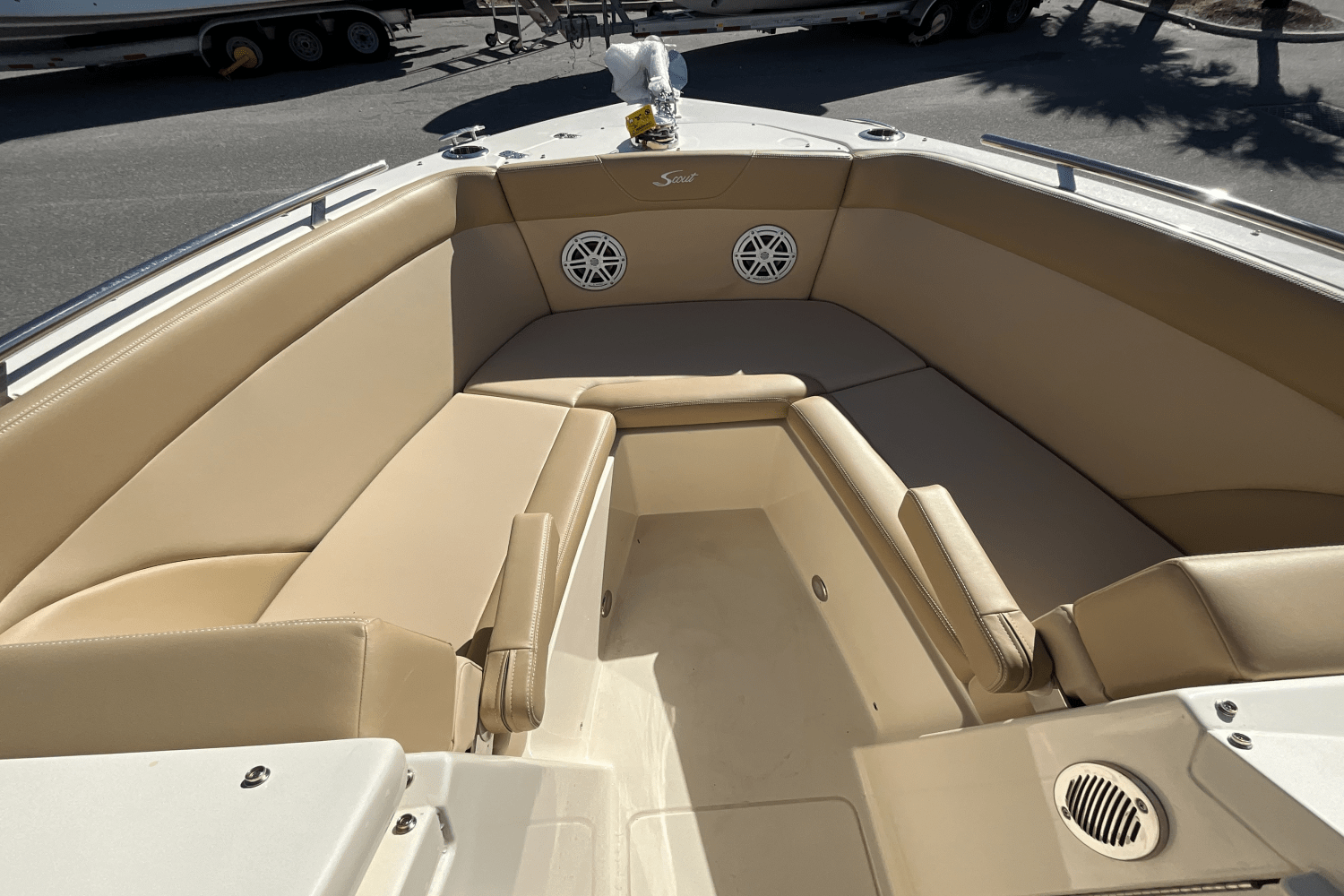 Slide: The Image of Scout 240 Dorado 2024 - 16