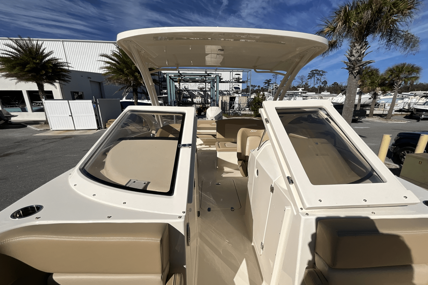 Slide: The Image of Scout 240 Dorado 2024 - 17