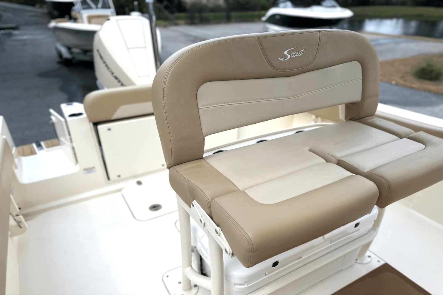 Slide: The Image of Scout 240 XSF 2023 - 10