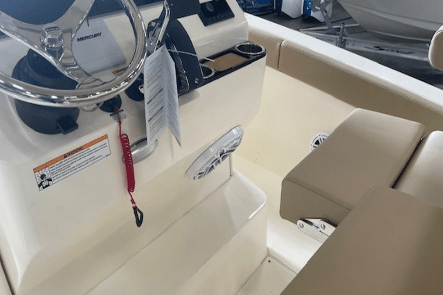 Slide: The Image of Scout 240 XSF 2025 - 10