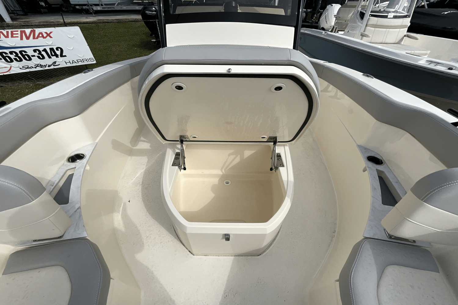 Slide: The Image of Scout 240 XSF 2025 - 13