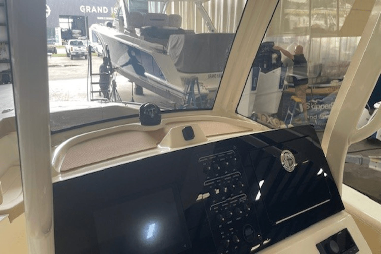 Slide: The Image of Scout 240 XSF 2025 - 13