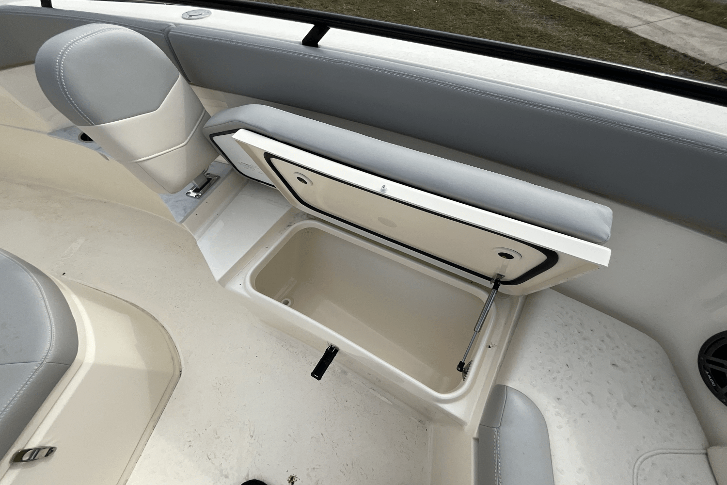 Slide: The Image of Scout 240 XSF 2025 - 14