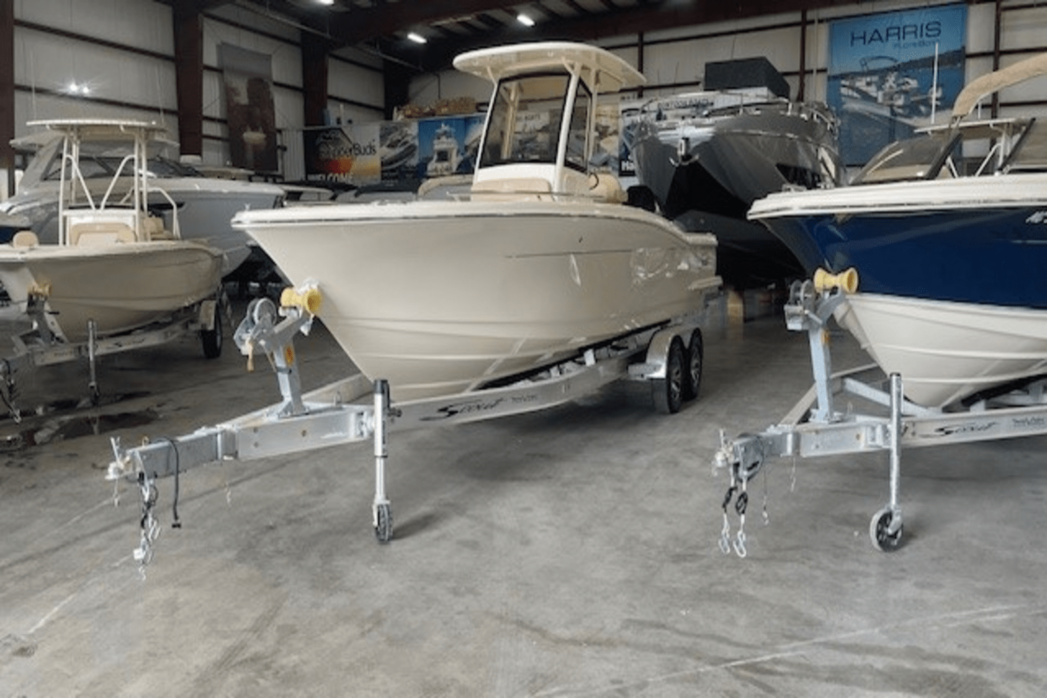 Slide: The Image of Scout 240 XSF 2025 - 2