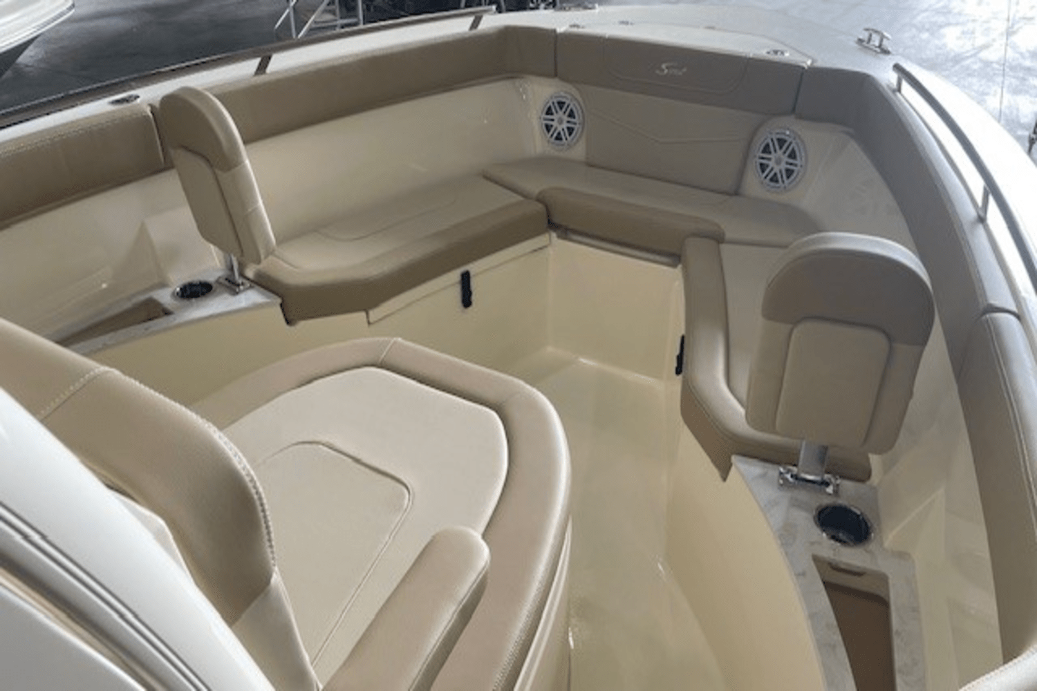 Slide: The Image of Scout 240 XSF 2025 - 20