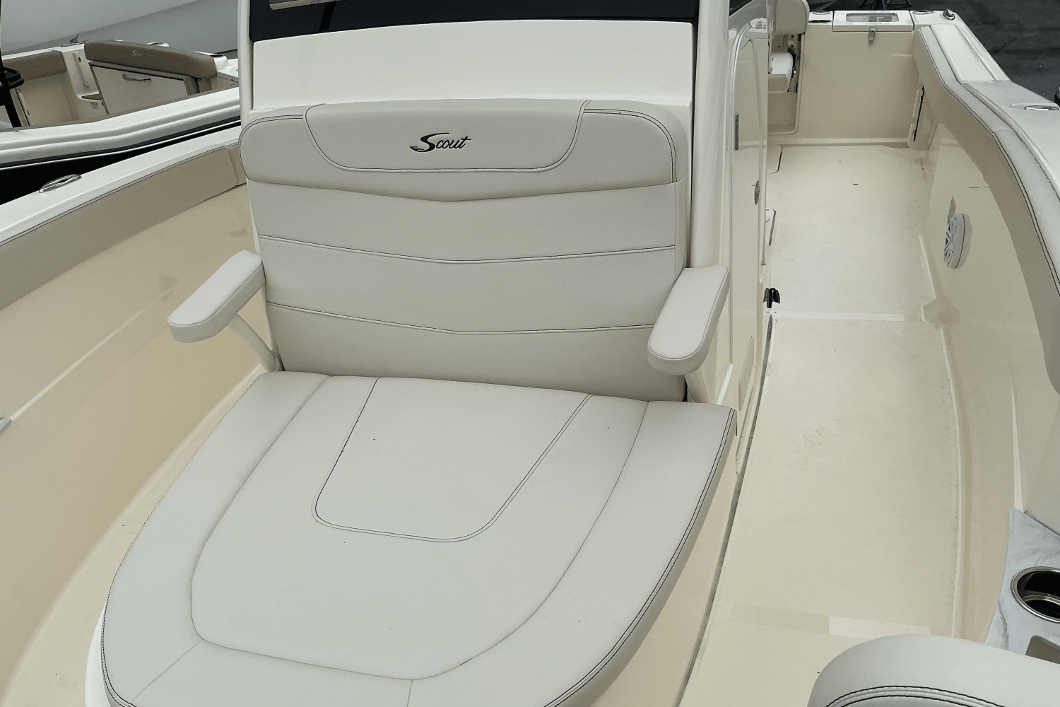Slide: The Image of Scout 240 XSF 2025 - 22