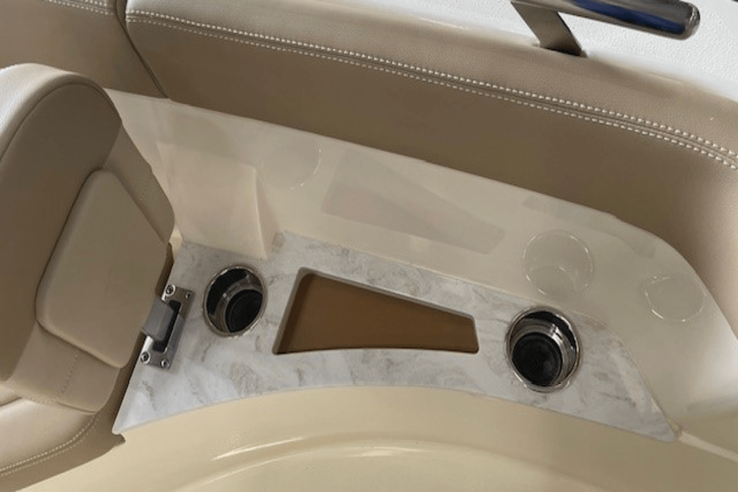 Slide: The Image of Scout 240 XSF 2025 - 24