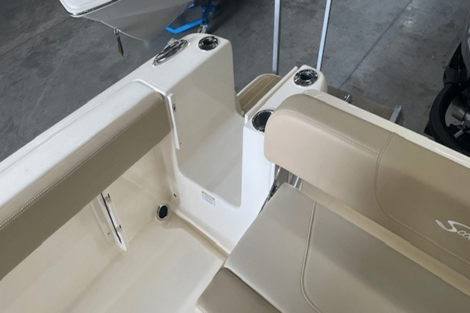 Slide: The Image of Scout 240 XSF 2025 - 38