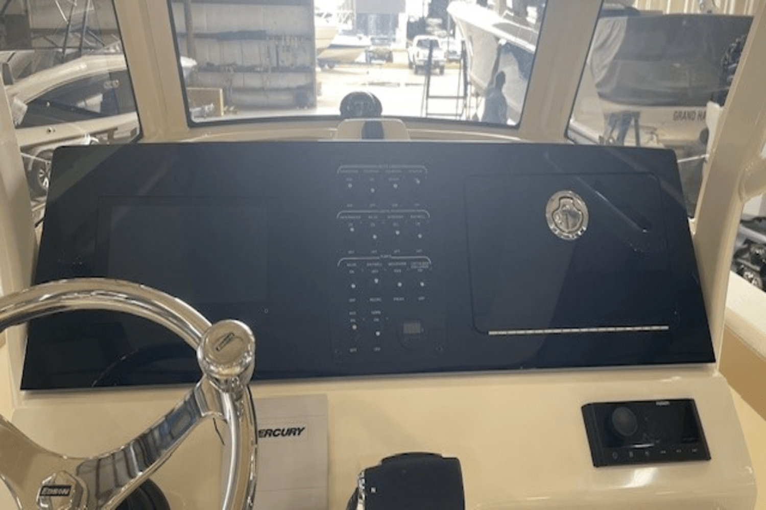 Slide: The Image of Scout 240 XSF 2025 - 8