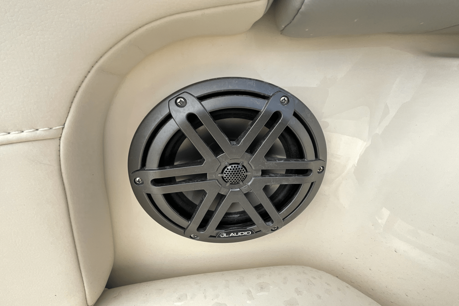 Slide: The Image of Scout 240 XSF 2025 - 9