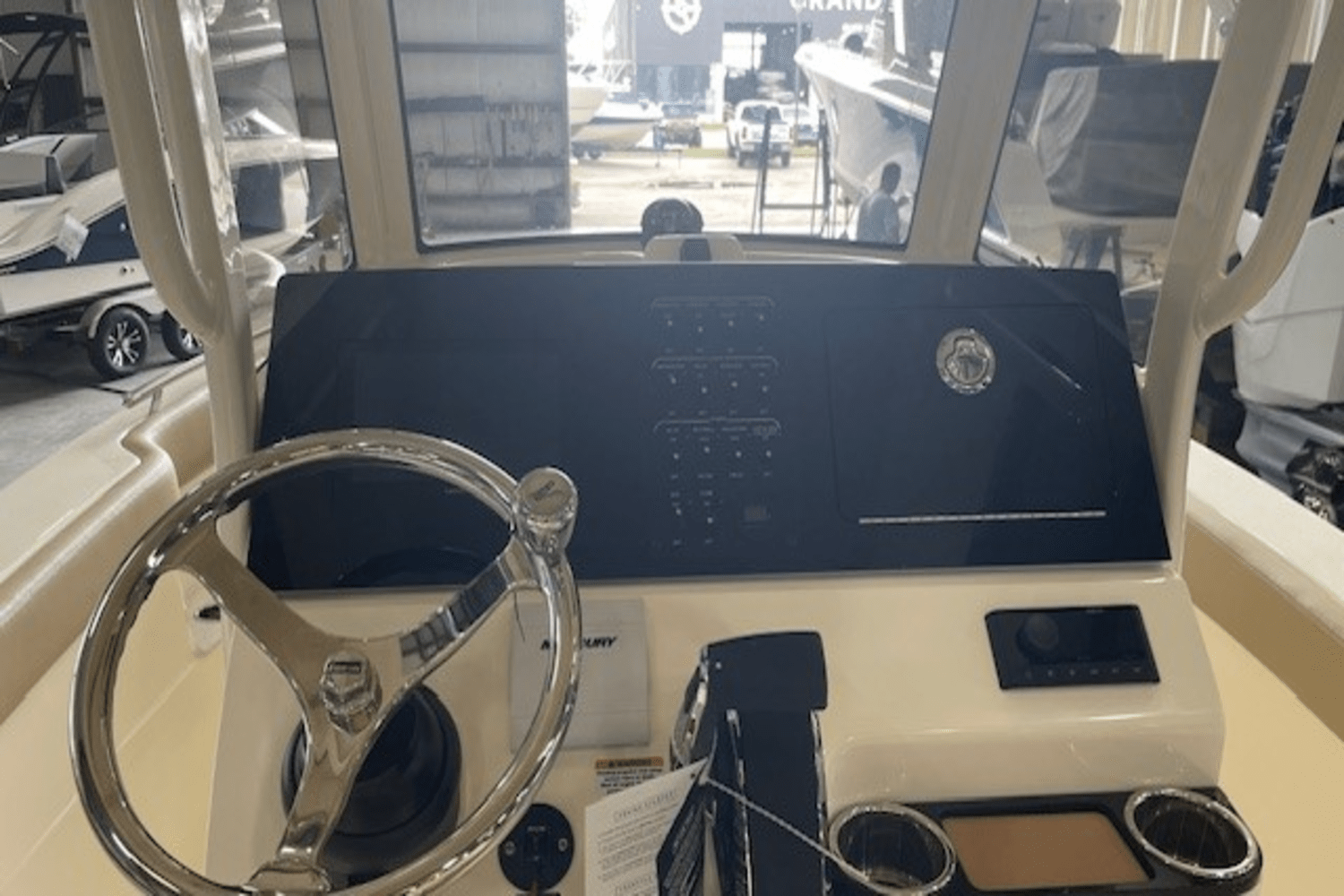 Slide: The Image of Scout 240 XSF 2025 - 9