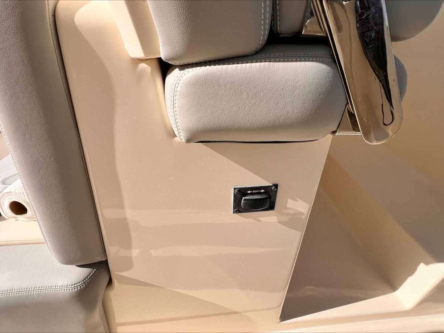 Slide: The Image of Scout 255 Dorado 2020 - 5164396