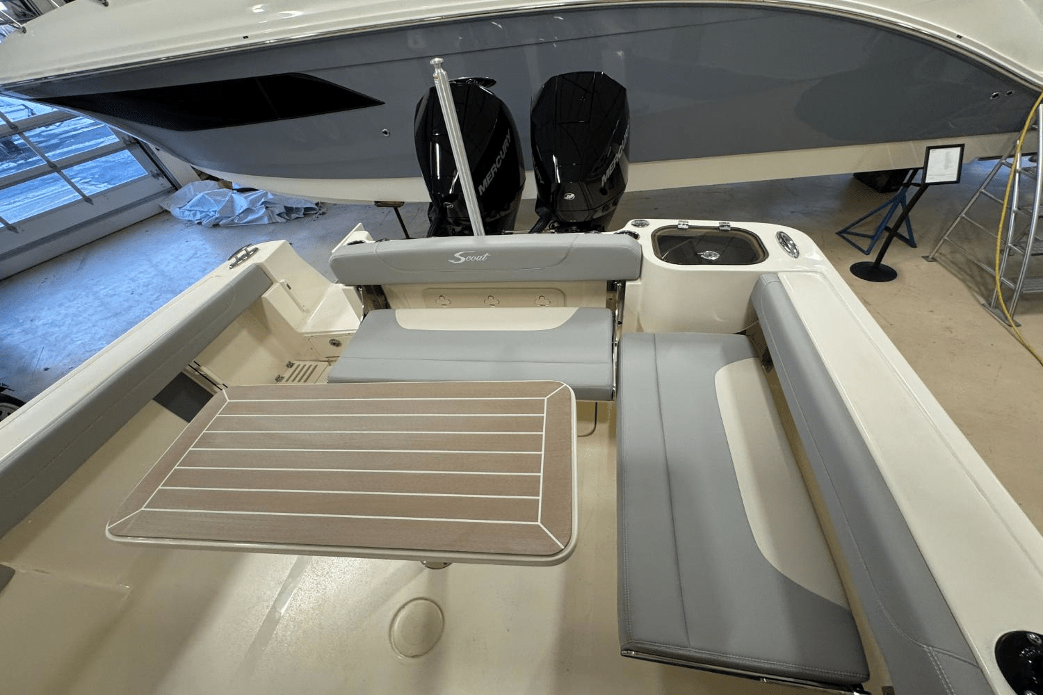 Slide: The Image of Scout 255 Dorado 2025 - 13