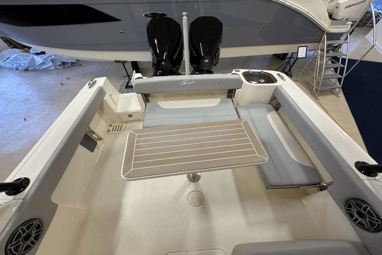 Slide: The Image of Scout 255 Dorado 2025 - 15