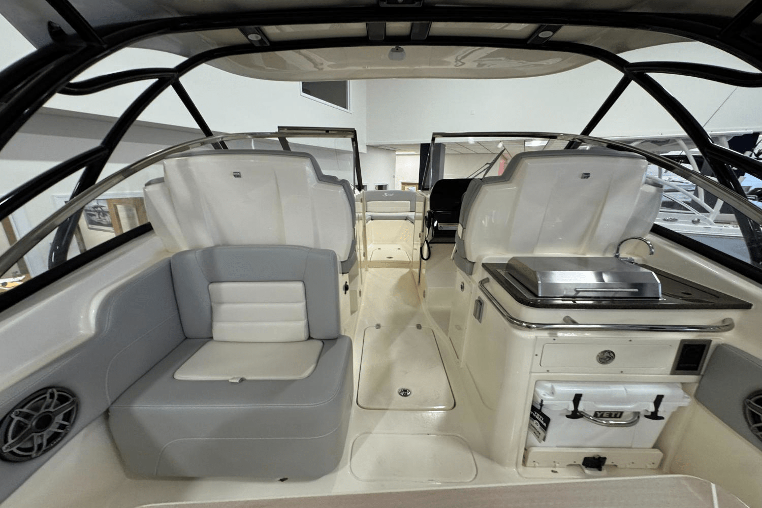 Slide: The Image of Scout 255 Dorado 2025 - 19