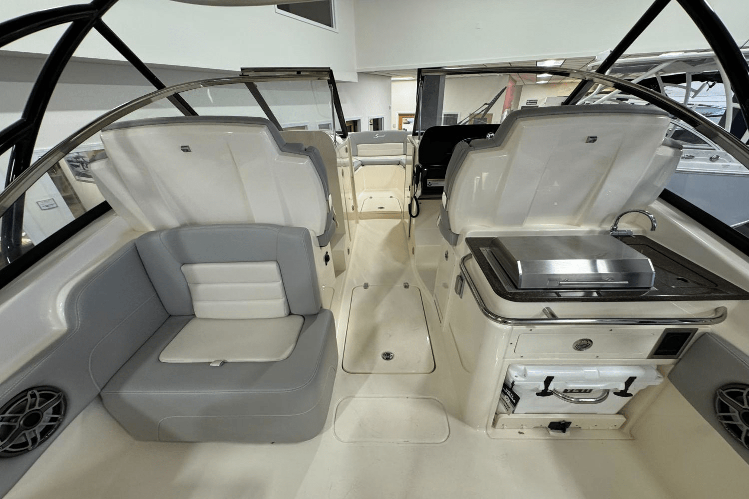 Slide: The Image of Scout 255 Dorado 2025 - 21