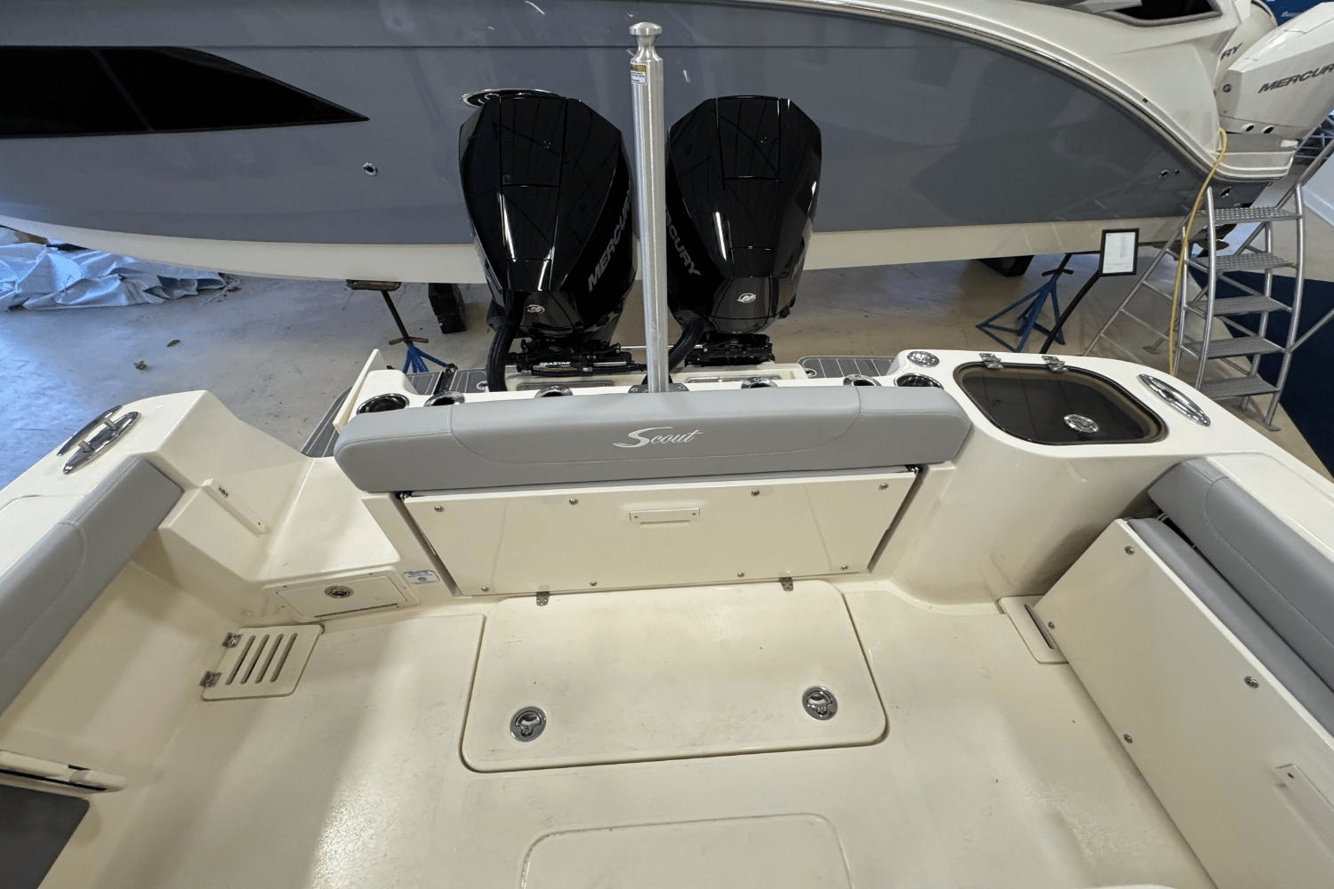 Slide: The Image of Scout 255 Dorado 2025 - 6
