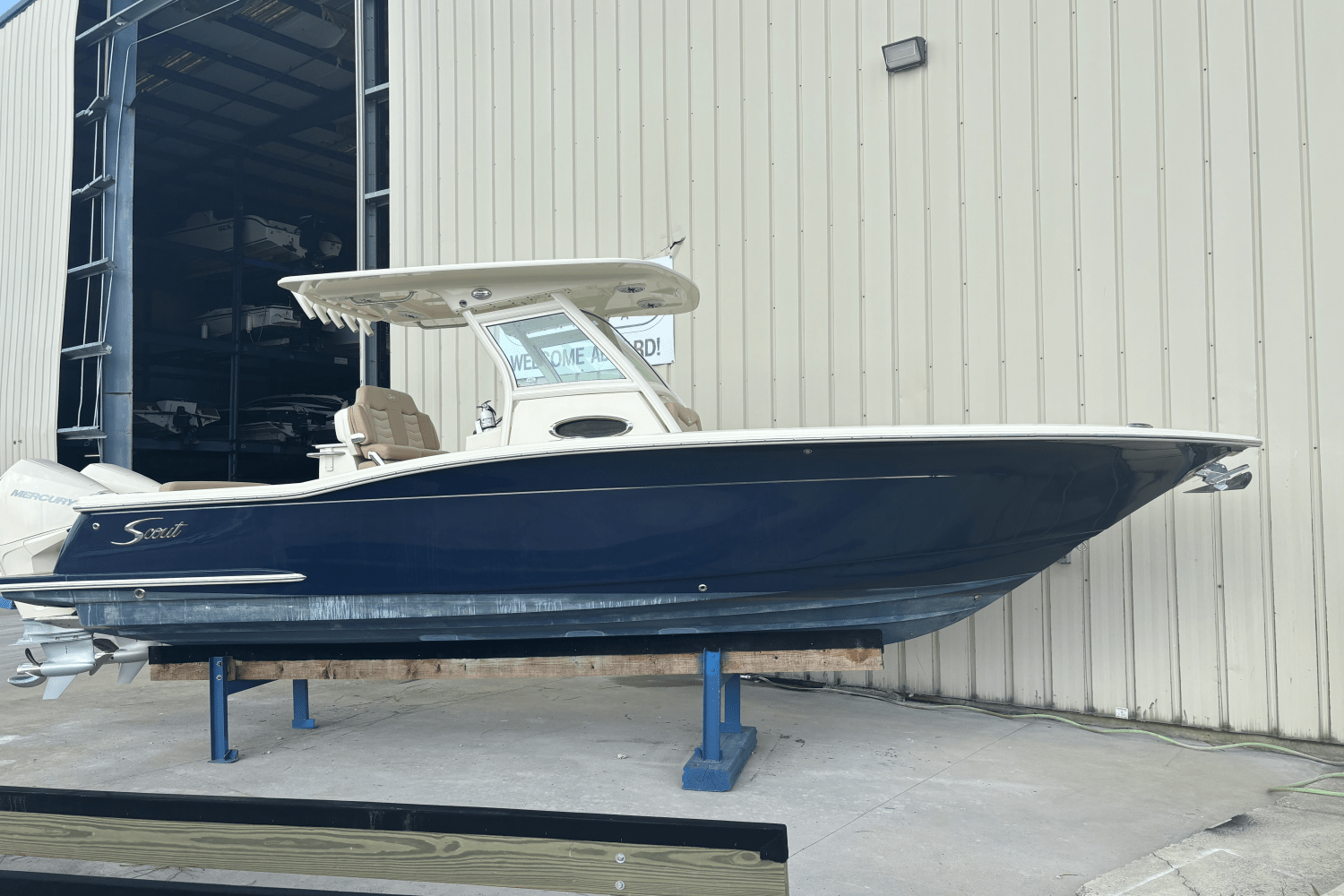 Slide: The Image of Scout 255 LXF 2020 - 1