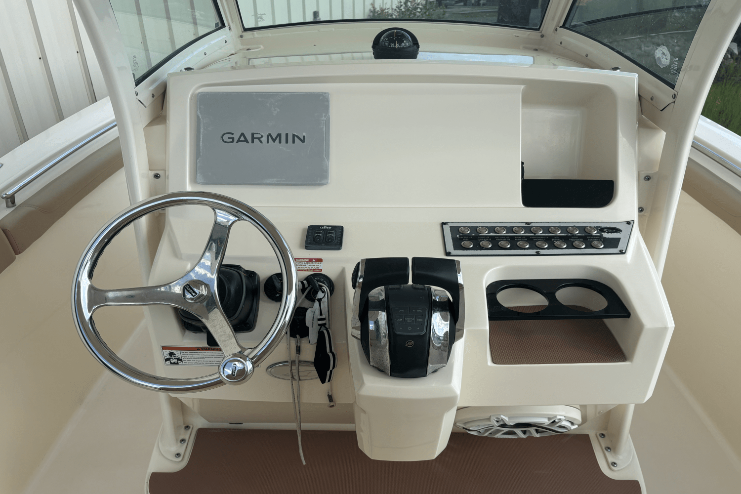 Slide: The Image of Scout 255 LXF 2020 - 10