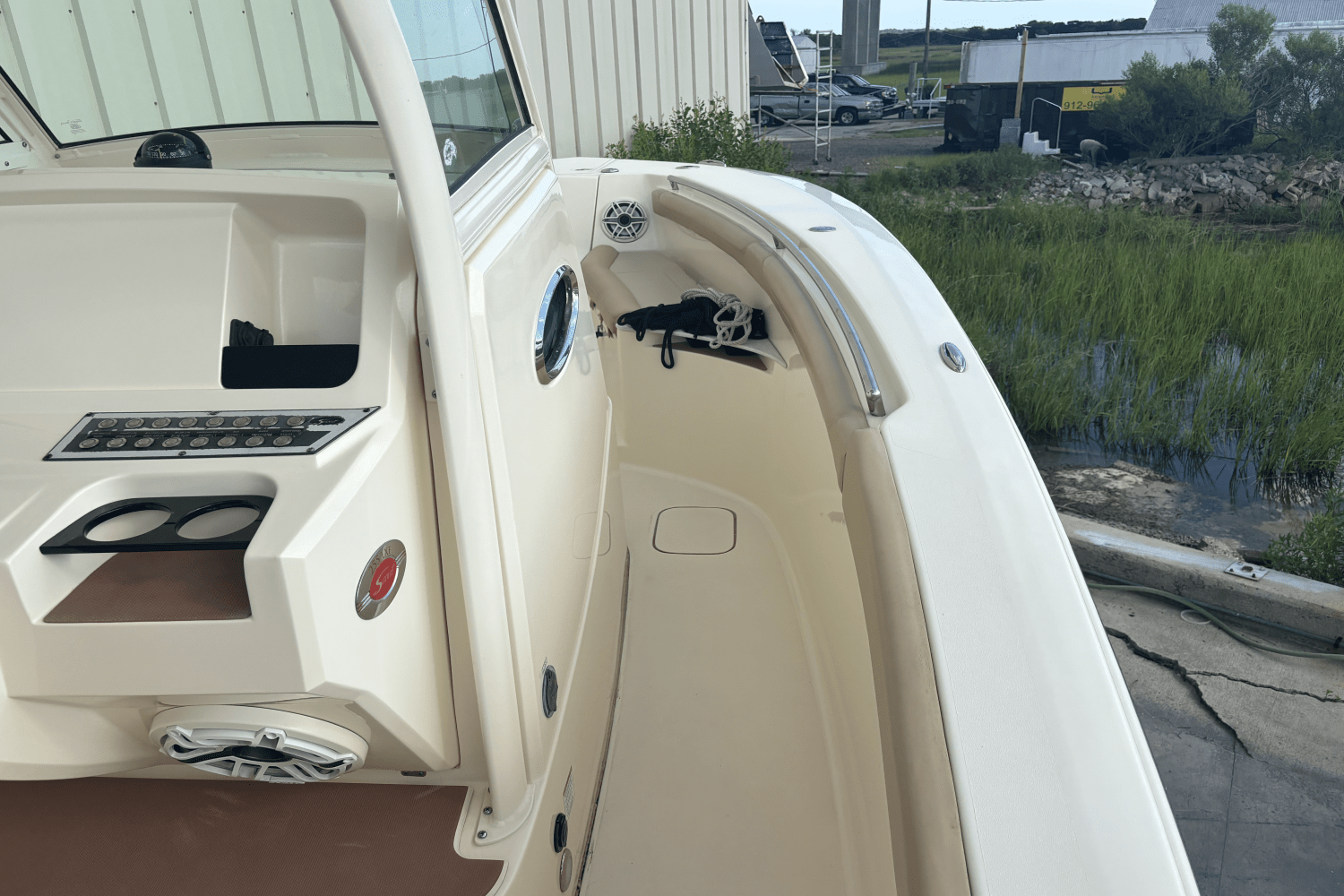 Slide: The Image of Scout 255 LXF 2020 - 17