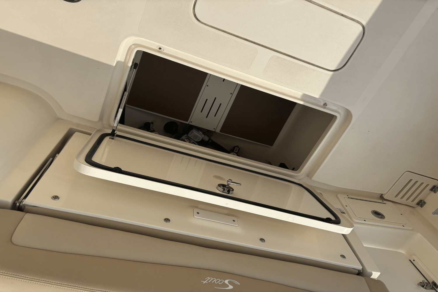 Slide: The Image of Scout 255 LXF 2020 - 23