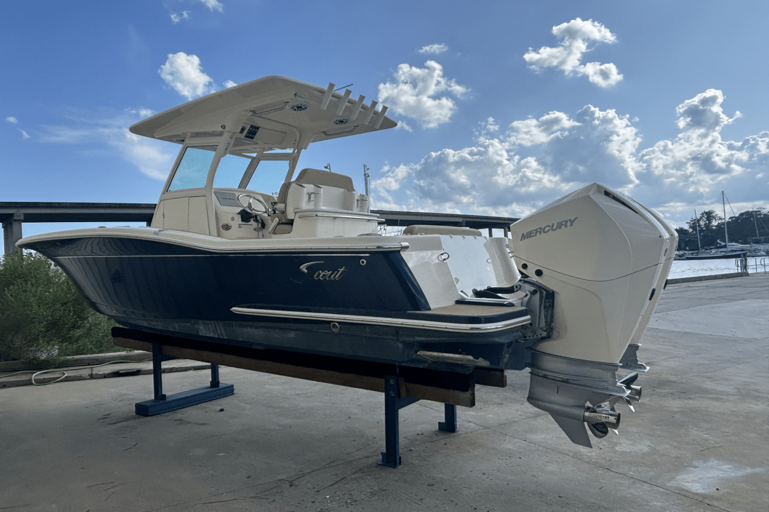 Slide: The Image of Scout 255 LXF 2020 - 3