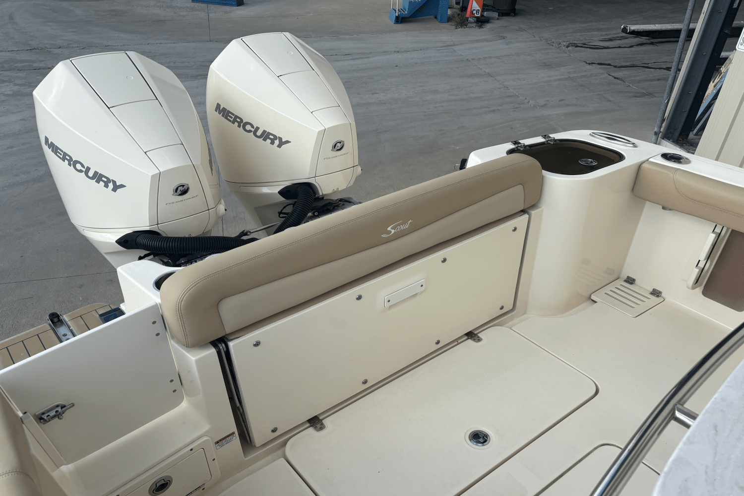 Slide: The Image of Scout 255 LXF 2020 - 5