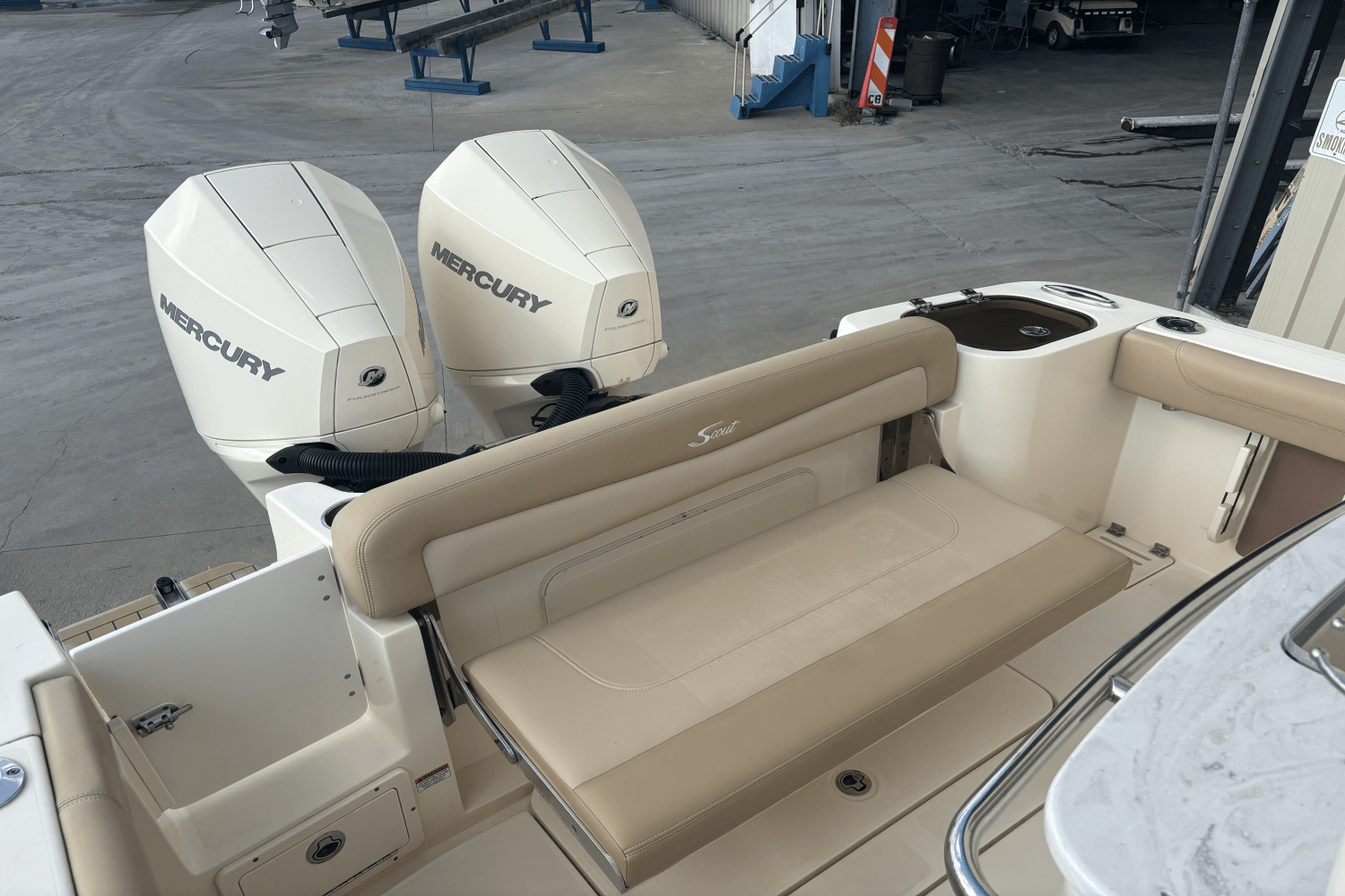 Slide: The Image of Scout 255 LXF 2020 - 6