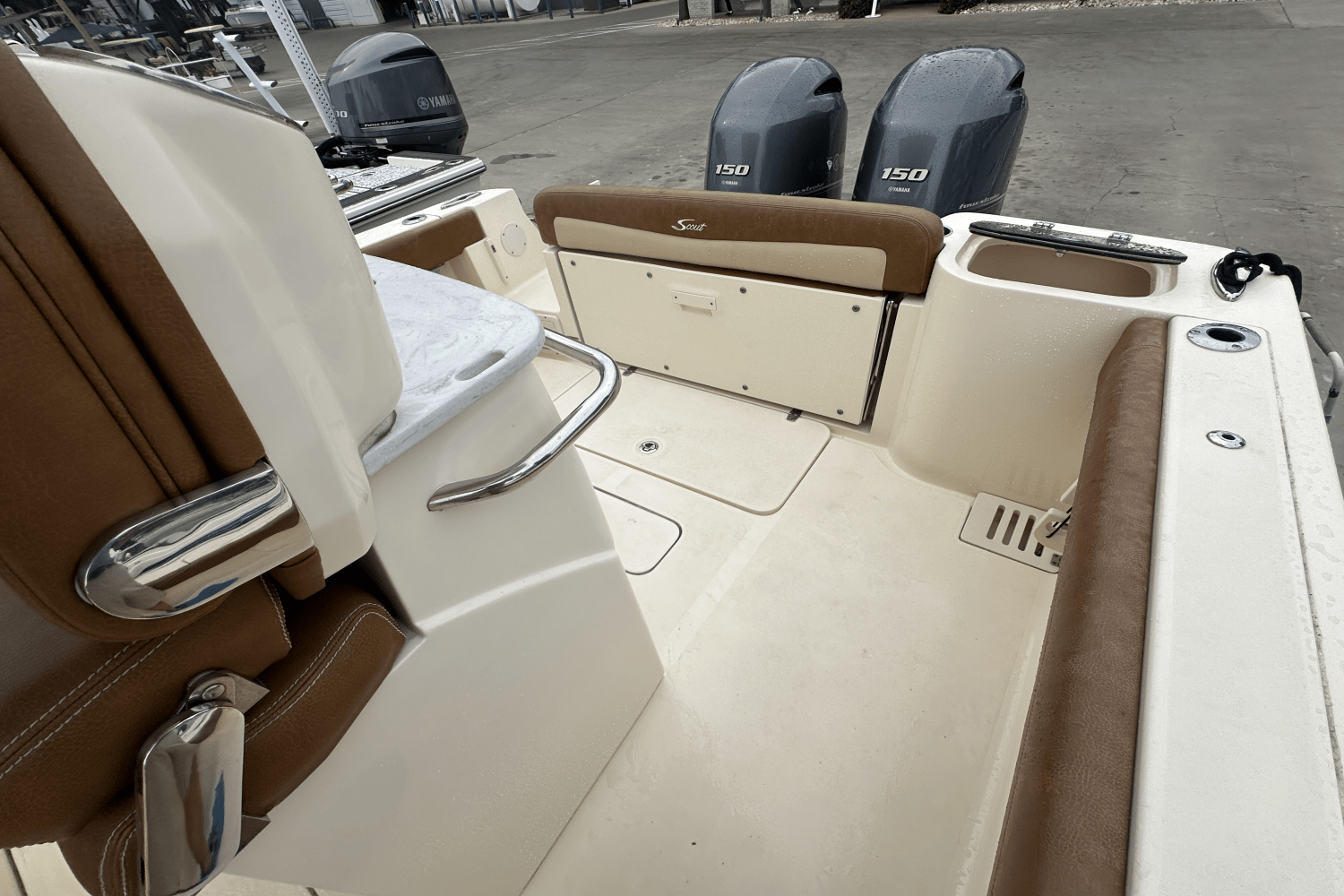 Slide: The Image of Scout 255 LXF 2021 - 11