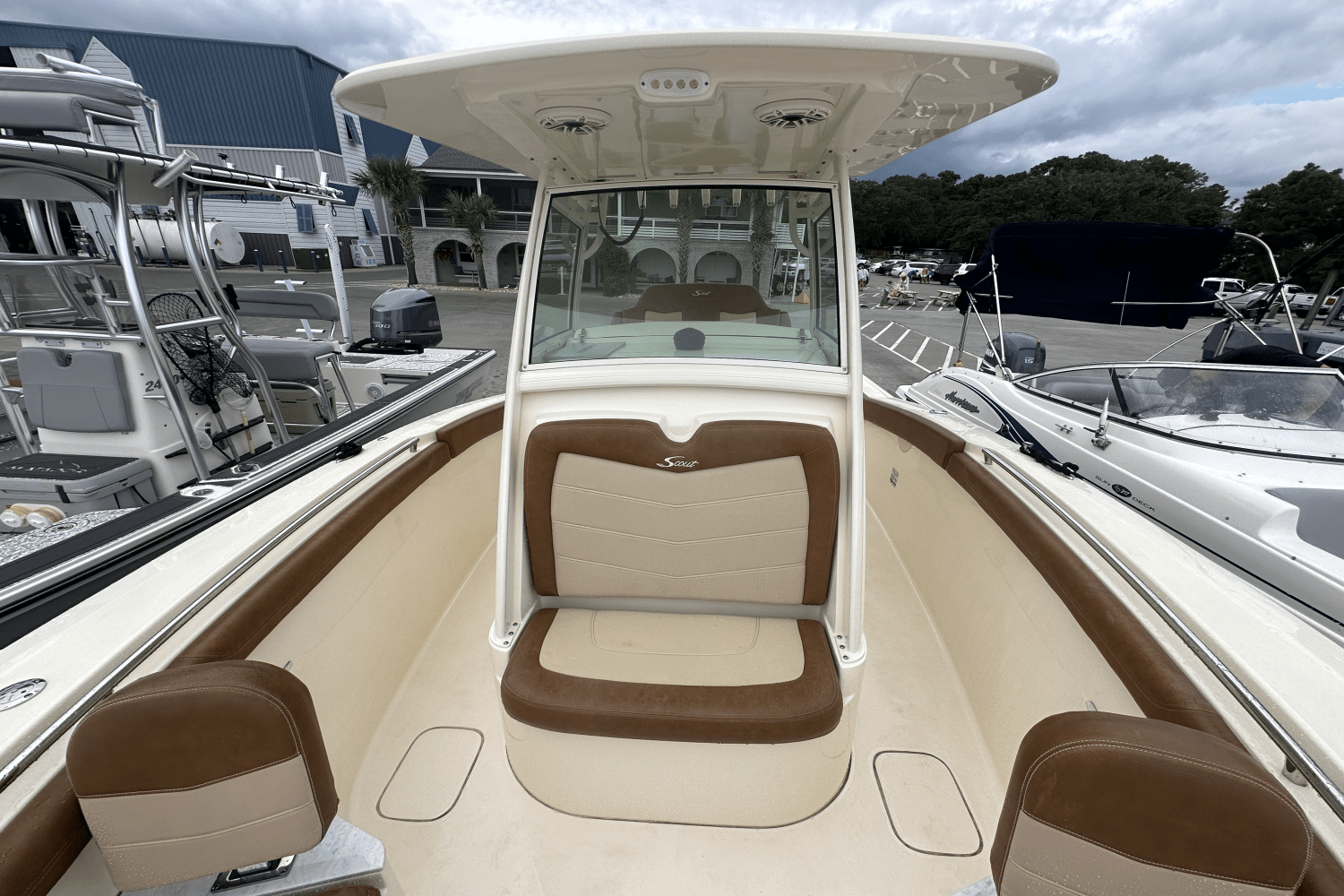 Slide: The Image of Scout 255 LXF 2021 - 12