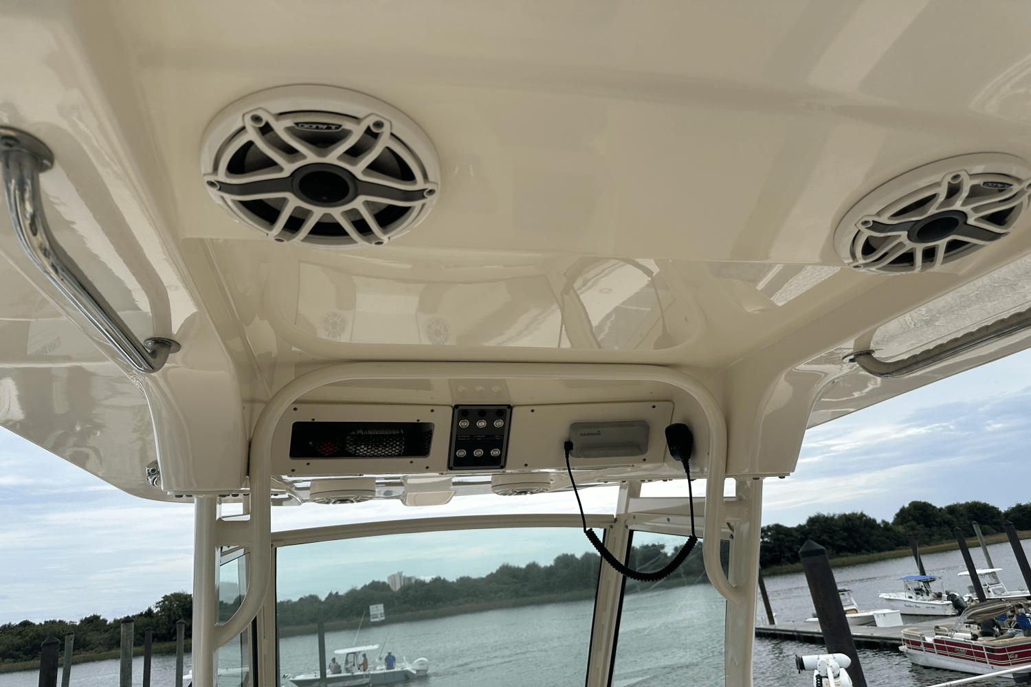 Slide: The Image of Scout 255 LXF 2021 - 21