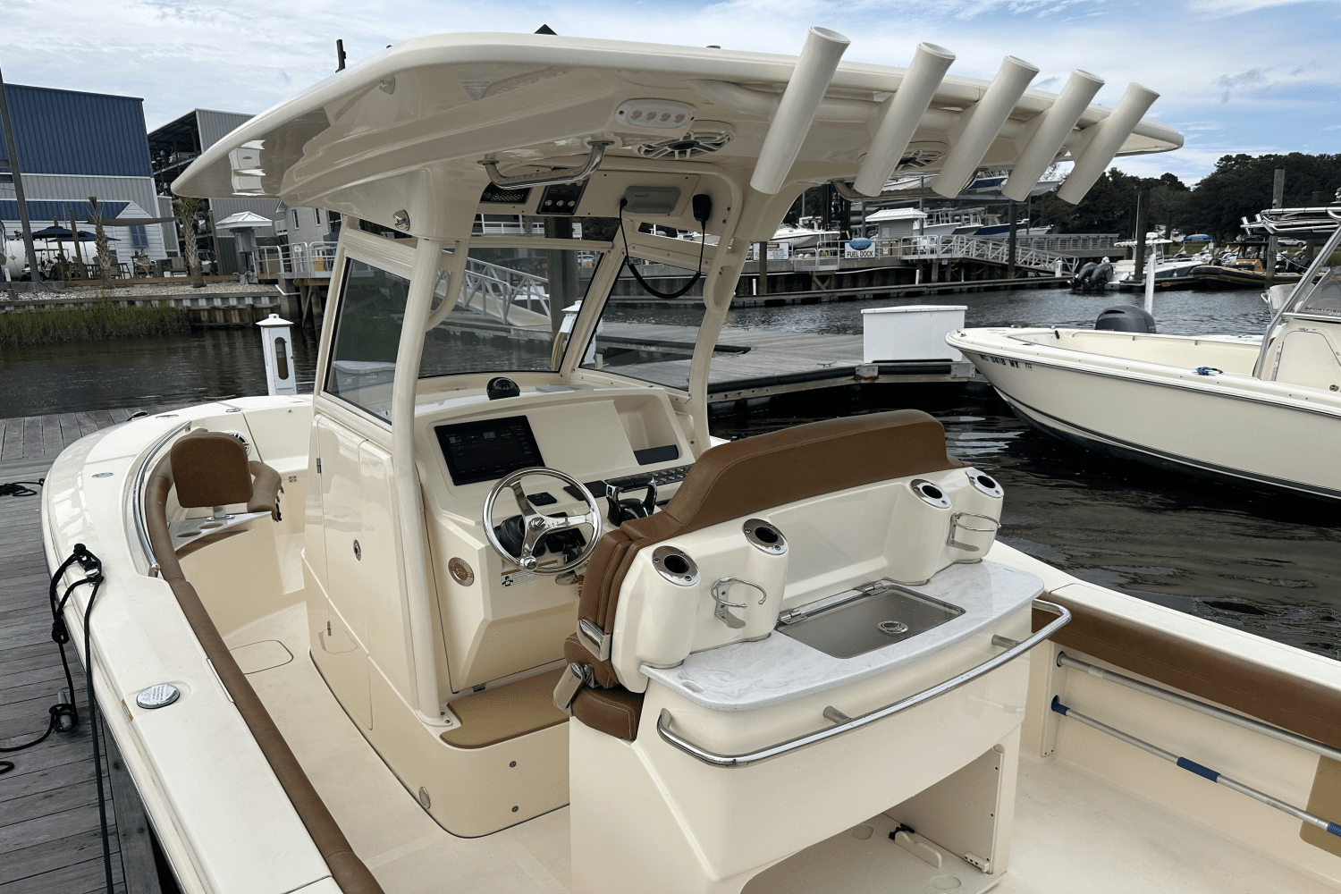 Slide: The Image of Scout 255 LXF 2021 - 6